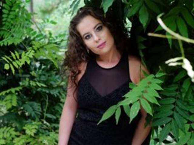 go to chat with PetiteAlyssa