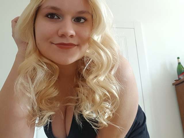 go to chat with PinkSamantha