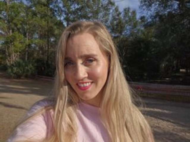 go to chat with Pinklipsskye69