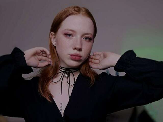 go to chat with PollyRed