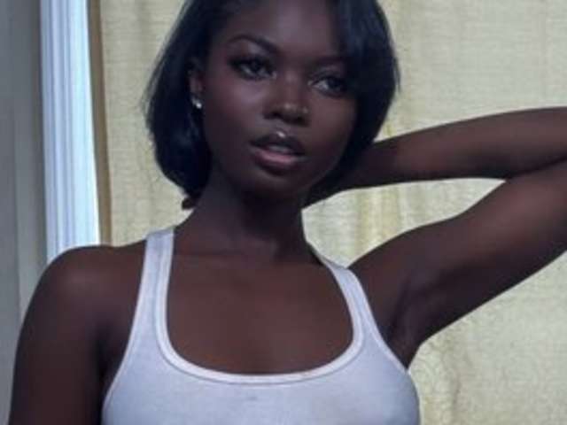 go to chat with Pretty-Ebony-Doll
