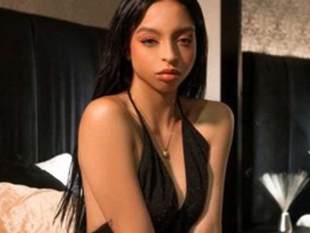 go to chat with Quee-Sophine