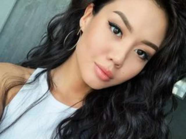 go to chat with Queendy