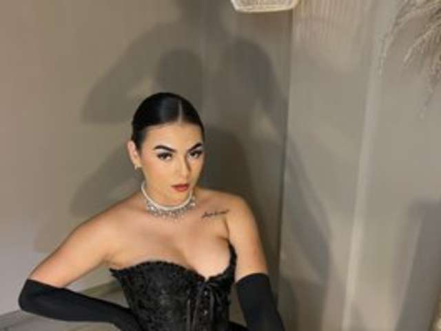 go to chat with QueenyX