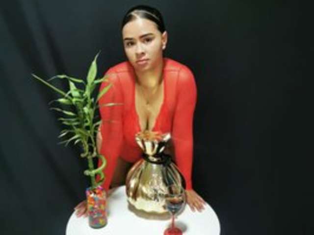 go to chat with Raquel-hot69