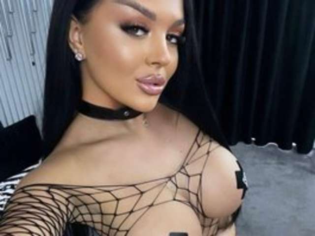 go to chat with RayaNox