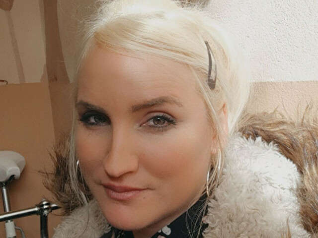 go to chat with Reinedivine