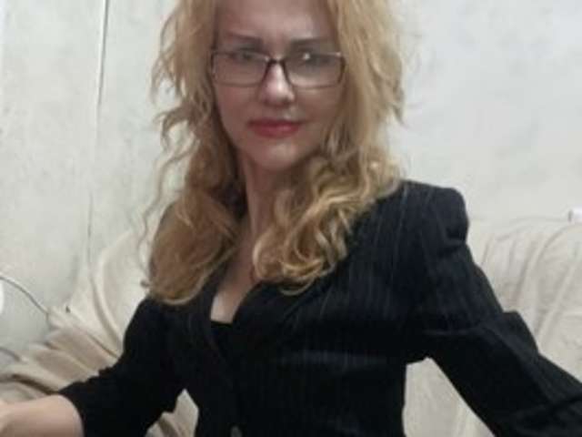 go to chat with Ritia