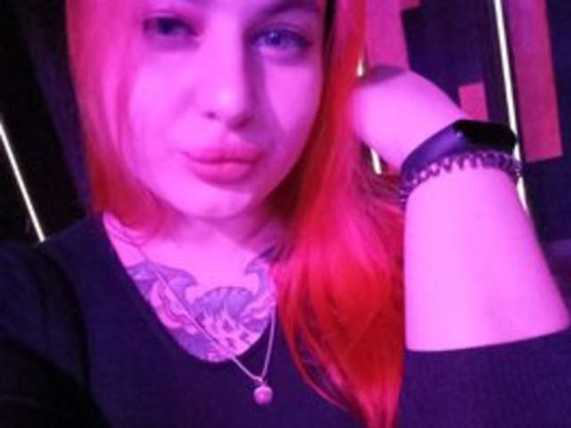 go to chat with Rose-wine