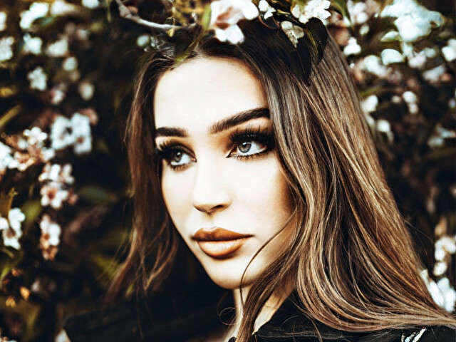 go to chat with RosieLean