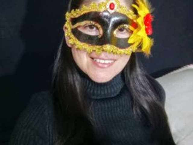 go to chat with RoxxannaHairy