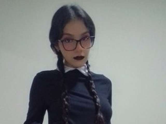 go to chat with Roxy-smithh