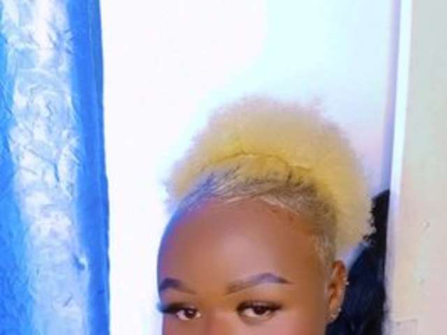 go to chat with Roxylola23