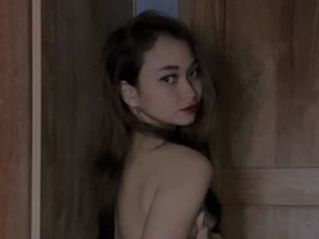 go to chat with RozyElle
