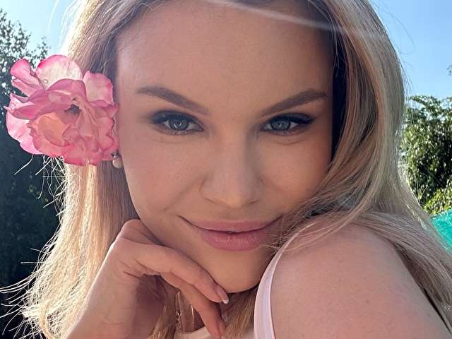 go to chat with SadieSweet