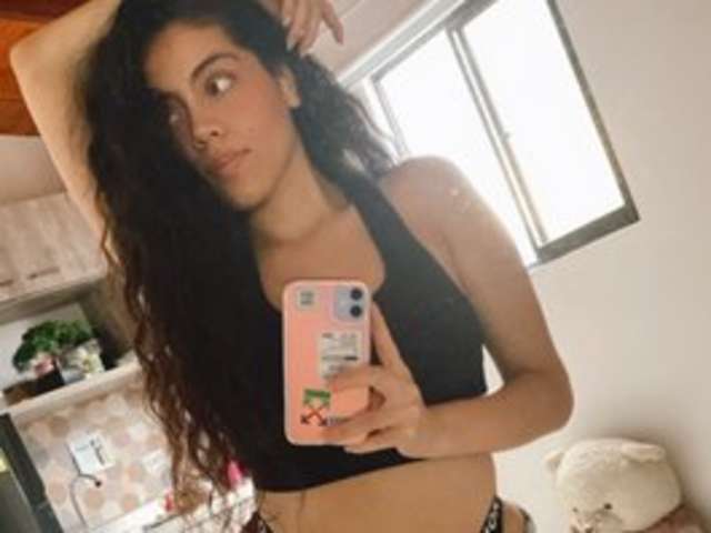 SARAMASHMELOO amateur webcam photo