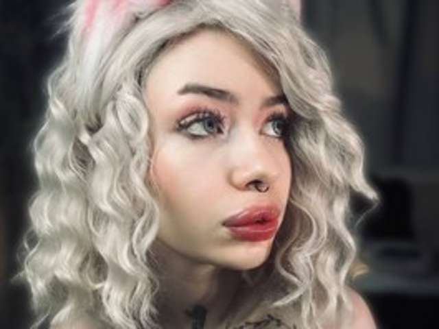go to chat with Scarlet6996