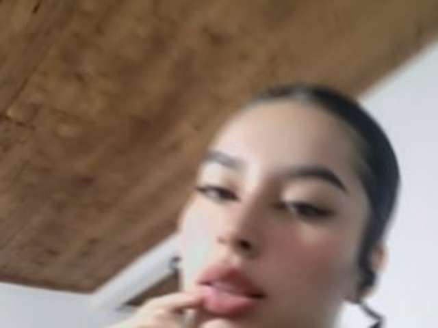 go to chat with ScarlettBloom2