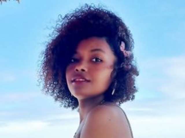 go to chat with SelenaJoya