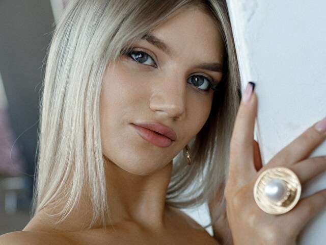 SELENAEMOORE amateur webcam photo