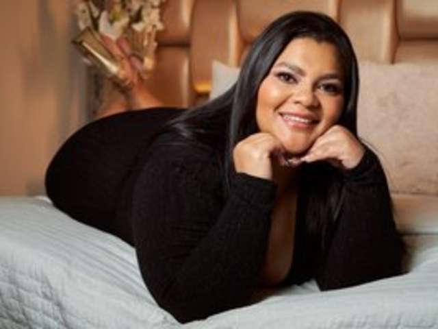 go to chat with SelennaCooper