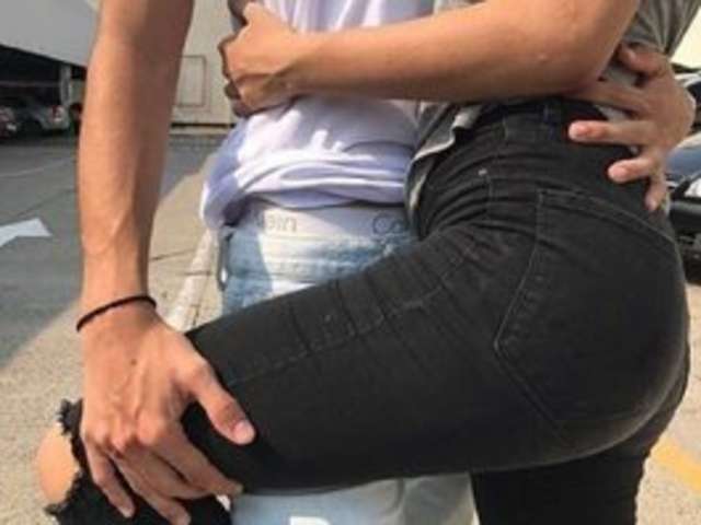 go to chat with Sell1