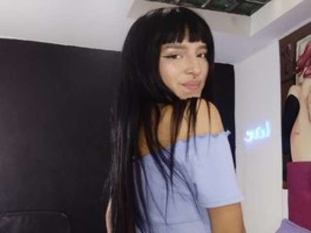 go to chat with Sharlot-hotxx