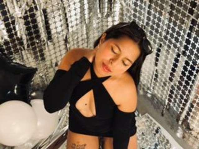 go to chat with Sharlotte-Milk