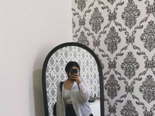 go to chat with Siana