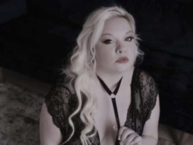 go to chat with Siennaluxx
