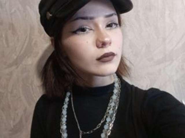 go to chat with SladcayKissa78