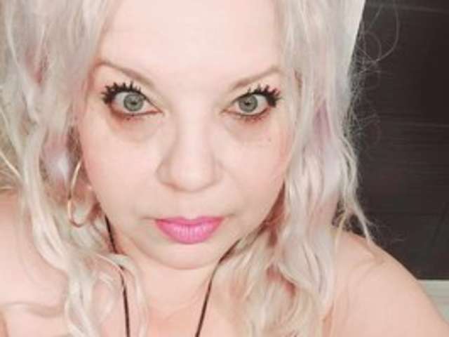 go to chat with SonyaHotMilf