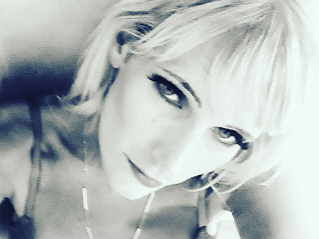 go to chat with SophiaAnaal