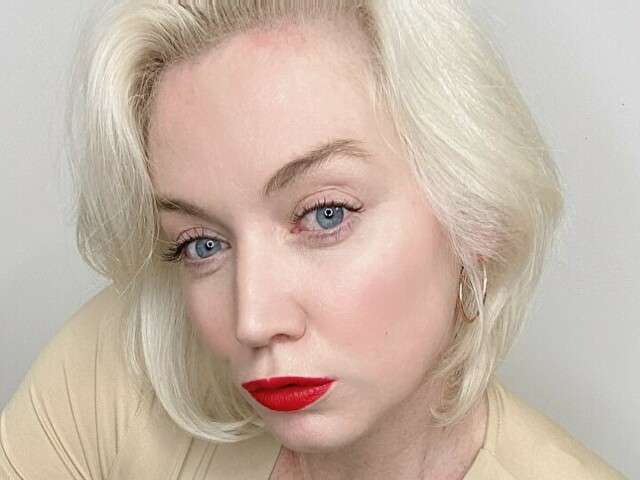 go to chat with SophieBarnes