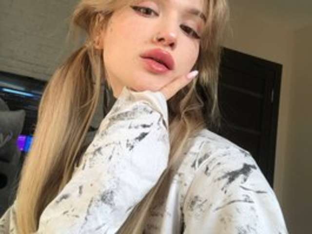 SOPHIEINKK amateur webcam photo