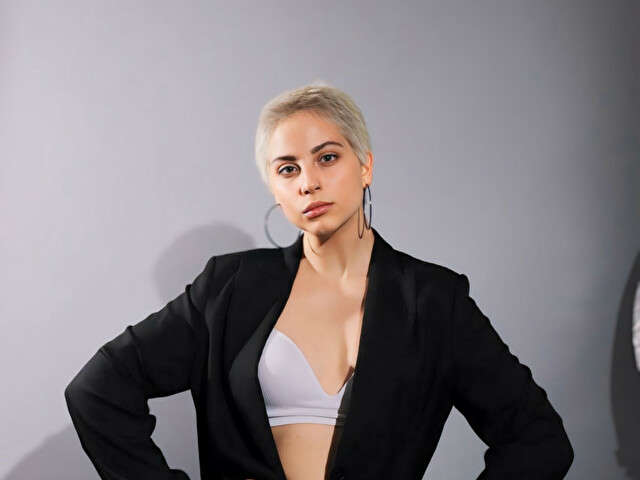 go to chat with StyleStar