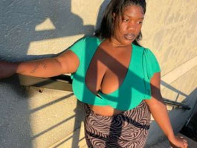 go to chat with Sweetbedroomeyes1