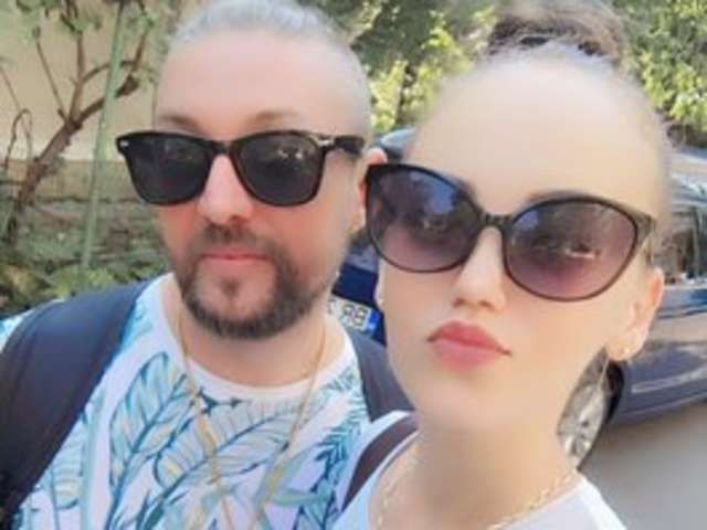 go to chat with SwitchDomCouple