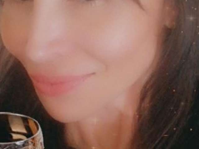 go to chat with Tanit