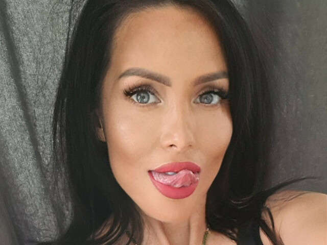 go to chat with TattoModel