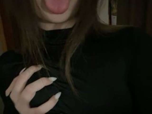 go to chat with TayaHill