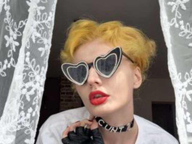 go to chat with ThaliaWhisper