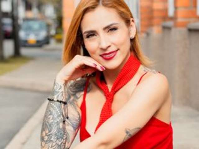 go to chat with Thania-Hot