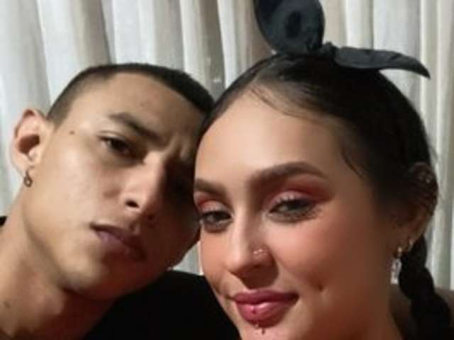 go to chat with Twohornyss