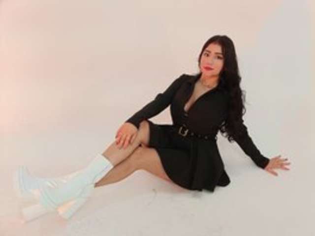 go to chat with TyanaFerrell