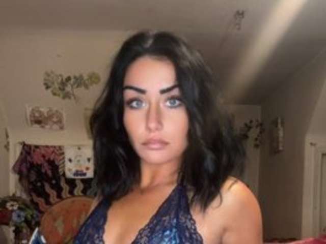 go to chat with ValayaNoire