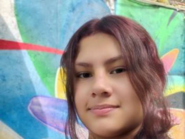 go to chat with Valentina-Skye