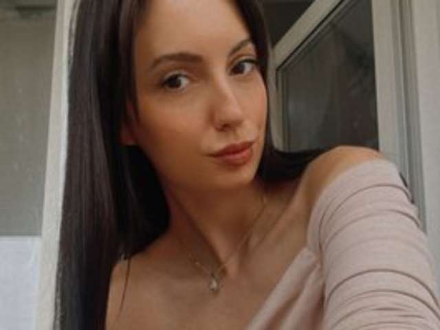 go to chat with Valeria--sweet