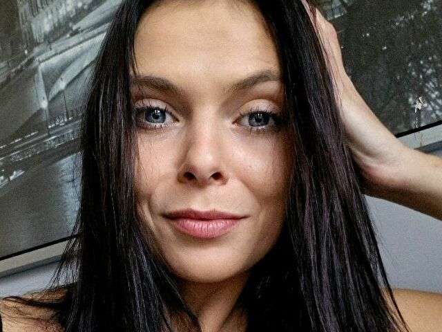 go to chat with VanessaModel