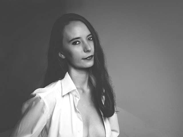go to chat with Veronique